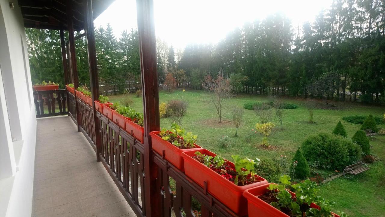 منزل الضيف Minastirea Neamt  في Casa "Ierusalim-Hozeva-Hozeva" المظهر الخارجي الصورة